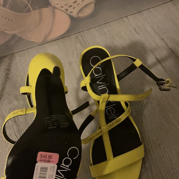 Shoes Size 8/8.5 selling new - Picture 6 of 7